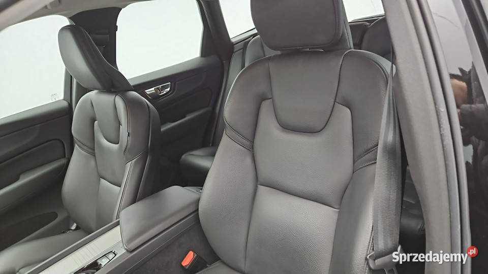 Volvo XC 60 B4 B Plus Dark aut Z Polskiego Rok produkcji 2023 Warszawa sprzedam