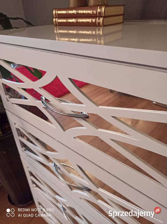 komoda 4 szuflady bialaczarna lustra nogi chrom Nowy Sącz