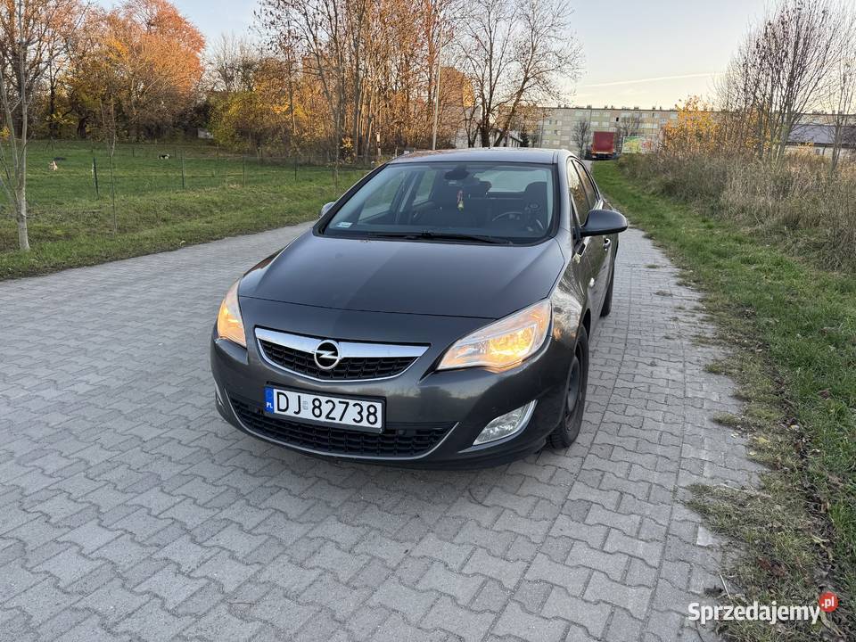 Opel Astra J 16 Benzyna Rok produkcji 2010 Pieńsk