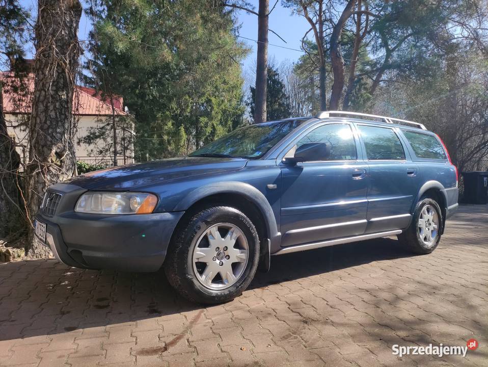 Volvo XC70 rej na 7 osób uszkodzony