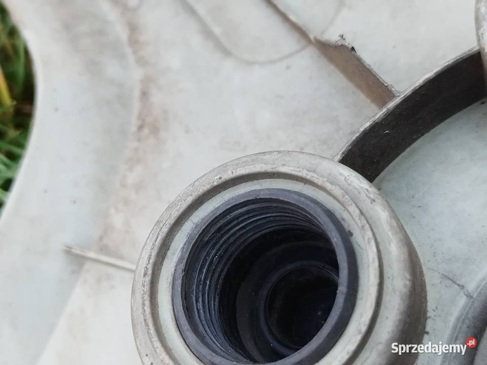 Ford Freestar koła z kołpakami i z nakrętkami Koła i felgi Staroźreby sprzedam