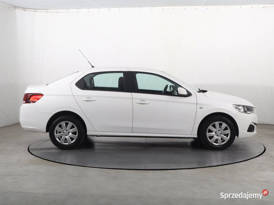 Peugeot 301 12 PureTech benzyna