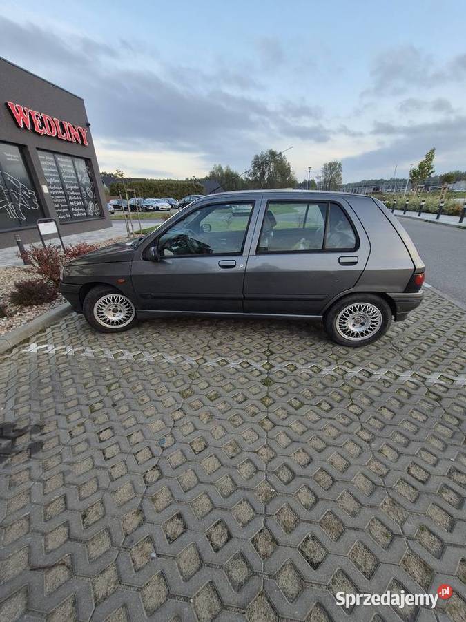 Renault Clio Baccara 18