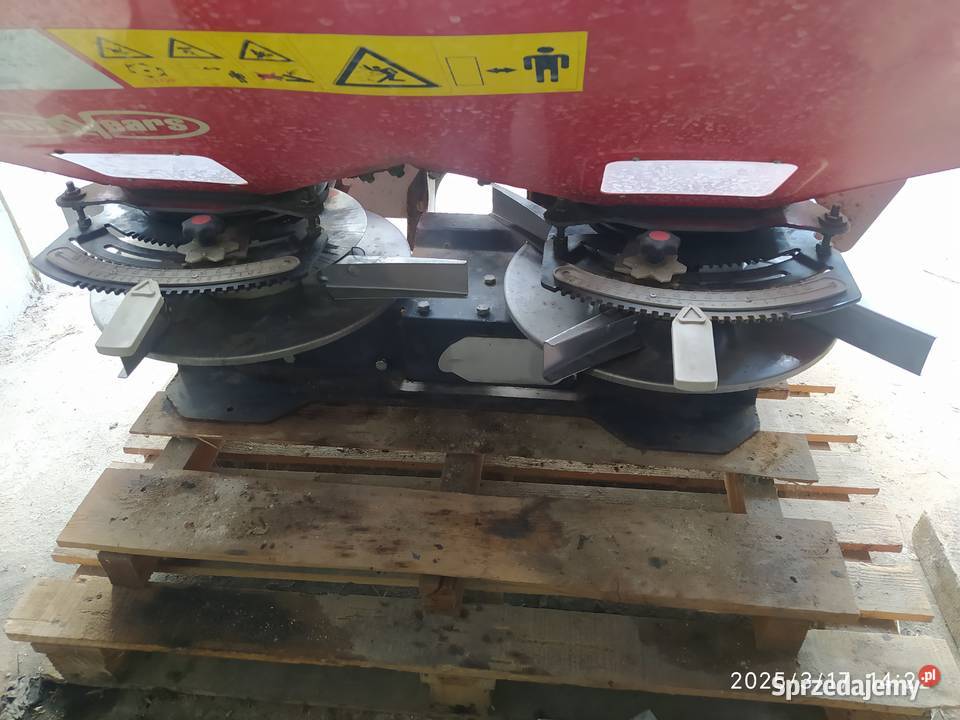 Sprzedam rozsiewacz nawozów firmy Kverneland Dąbrowa