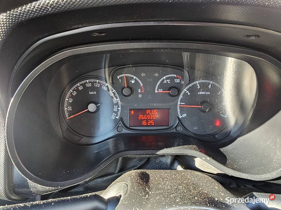 Opel combo 2015 stan Rok produkcji 2015 Winowno
