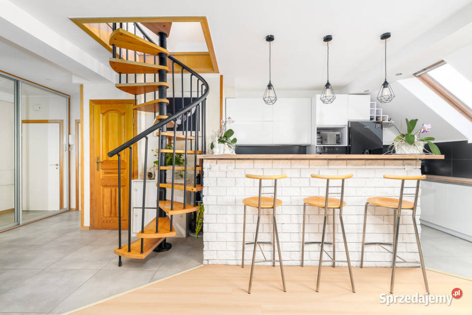 Dwupoziomowe mieszkanie 957 m 4 pokoje balkon