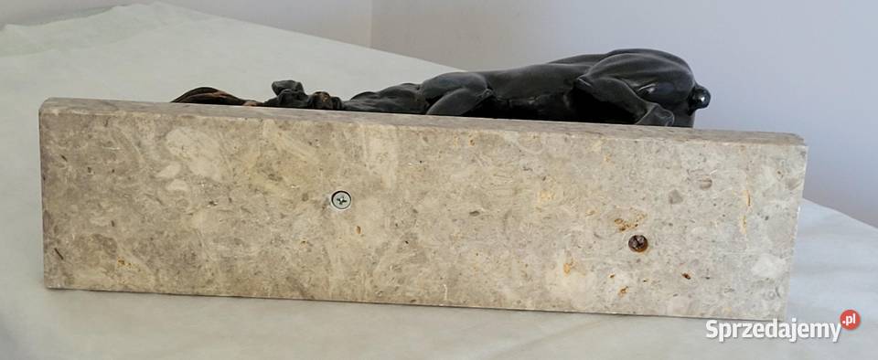 Elegancka rzeźba majestatycznego jelenia na Kraków