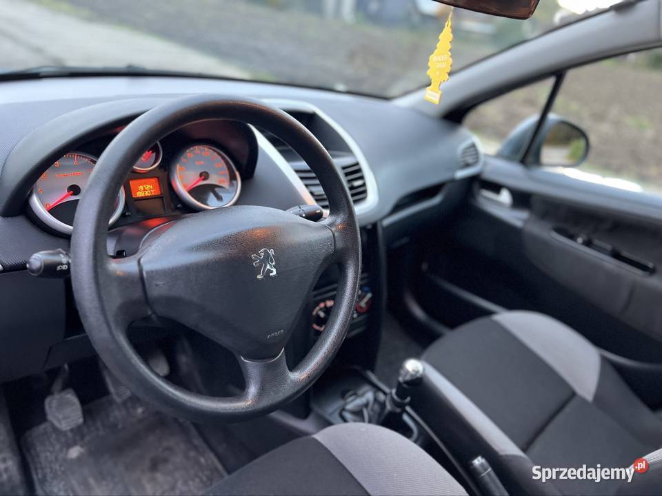 Peugeot 207 benzyna mały przebieg 2008 VAT marża