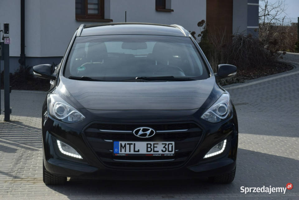 Hyundai i30 16D Navi Kamera 2015r Sprowadzony Kombi podkarpackie Majdan Sieniawski