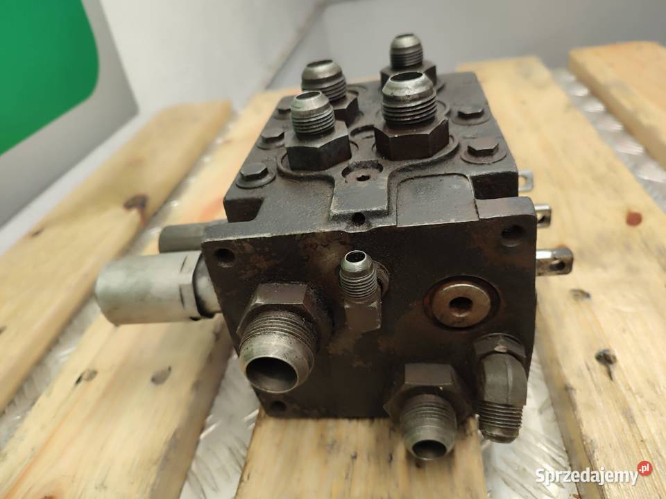 Rozdzielacz hydrauliczny 161B0003 FERMEC 860