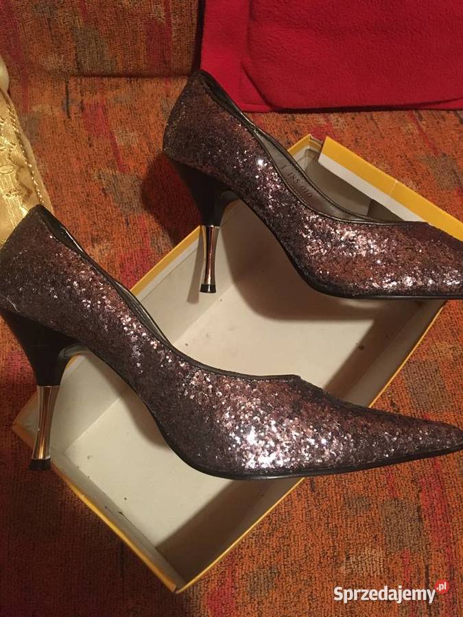 Sprzedam damskie szpilki skórzaneczarne i