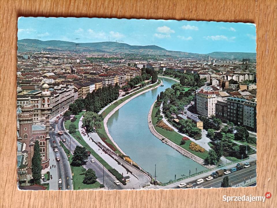 WIEDEŃ WIDOK Z LOTU PTAKA NA MIASTO I DUNAJ
