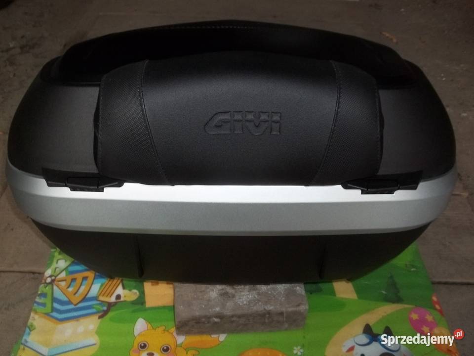 Kufer Centralny Givi 47L z oparciem stelaż Katowice