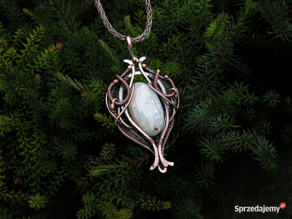 Miedziany wisiorek kamień księżycowy rękodzieło Wieliczka