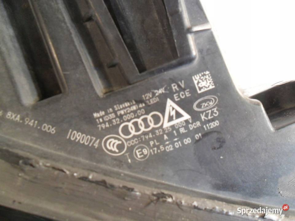 Reflektor Audi A1 Lift Bi xenon led xa prawa