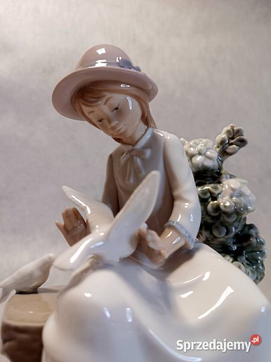 LLADRO NAO 383G Dziewczynka z gołębicą Hiszpania