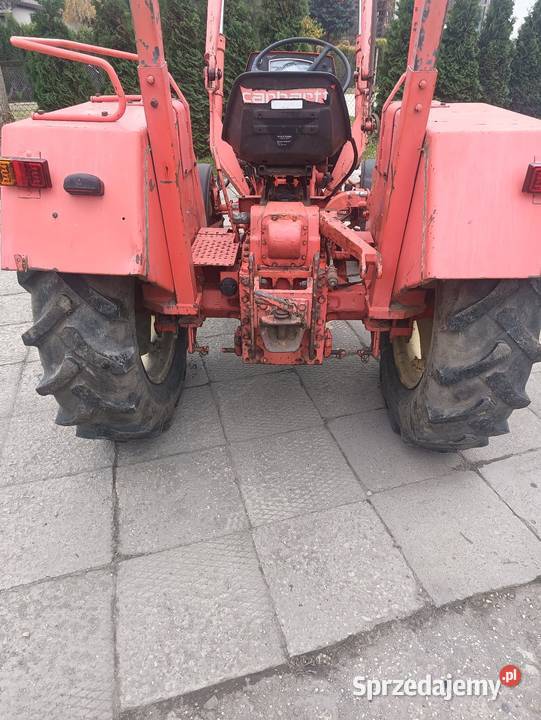 Ciągnik rolniczy Renault 57 z TUREM Renault Radom