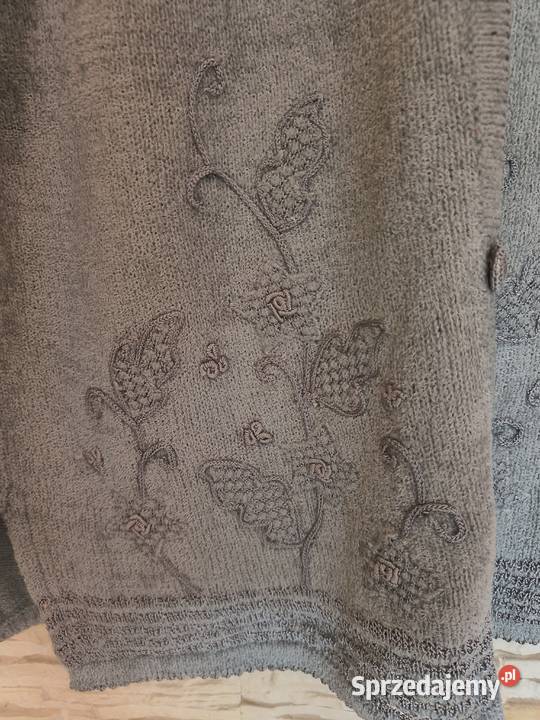 Sweter szary z haftem