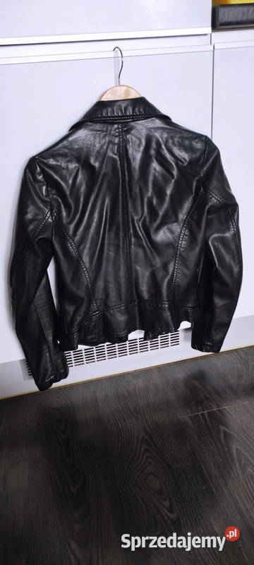 czarna kurtka skórzana ramoneska