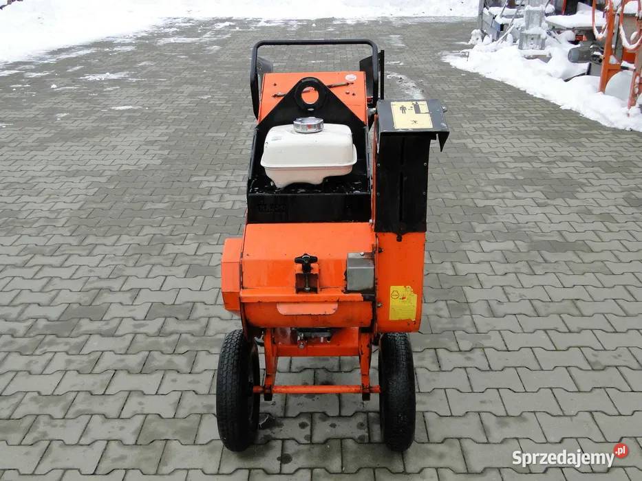 Rozdrabniacz spalinowy do gałęzi rębak ELIET Rozdrabniacze małopolskie