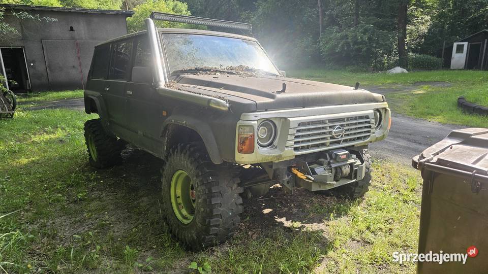 dwie sztuki Nissan Patrol Y60 swap OEM606 BMW uszkodzony