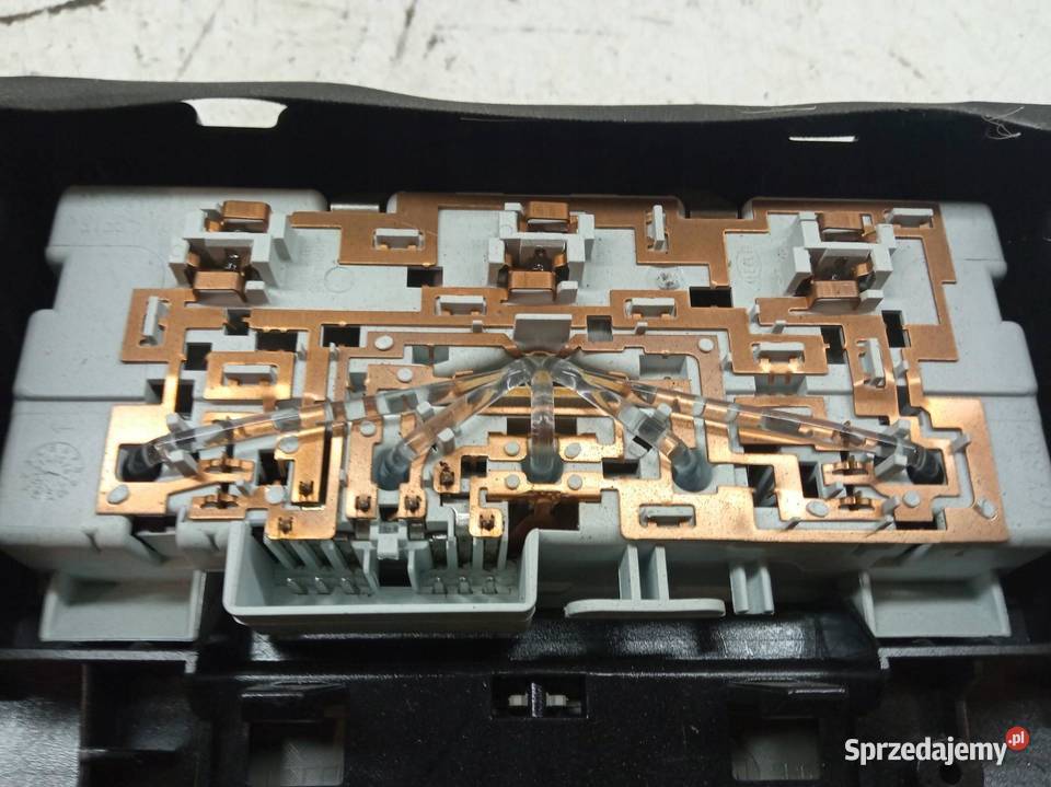 LAMPKA PODSUFITKI LIFT 13429566 Opel Insignia I sprzedam