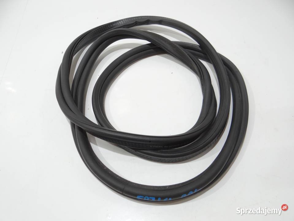 USZCZELKA KLAPY BAGAŻNIKA BMW E87 LCI 7141890 Karoseria Strzyżewice sprzedam