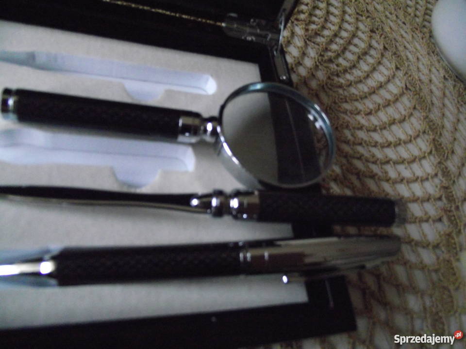 GABINETOWY ZESTAW NA BIURKO W KASECIE Z LAKI Piła