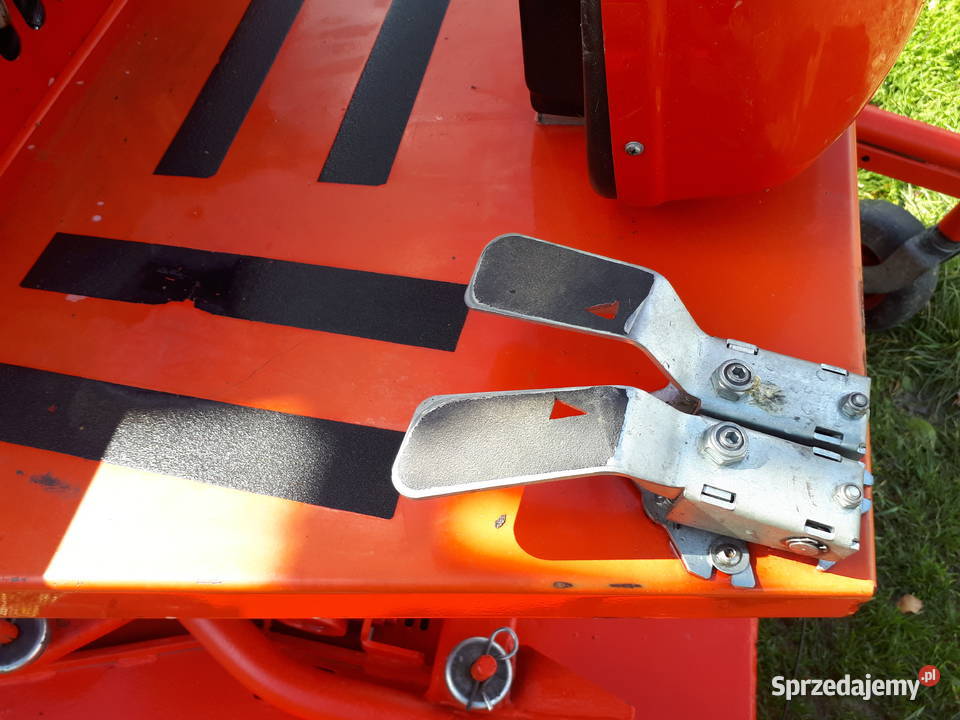 Samojezdna kosiarka zbierająca z wysokim wysypem Głogoczów