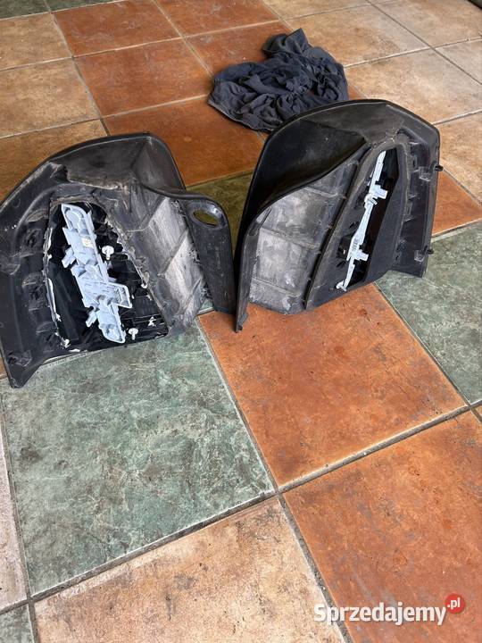 Lampa prawy lewy tył zafira B kpl