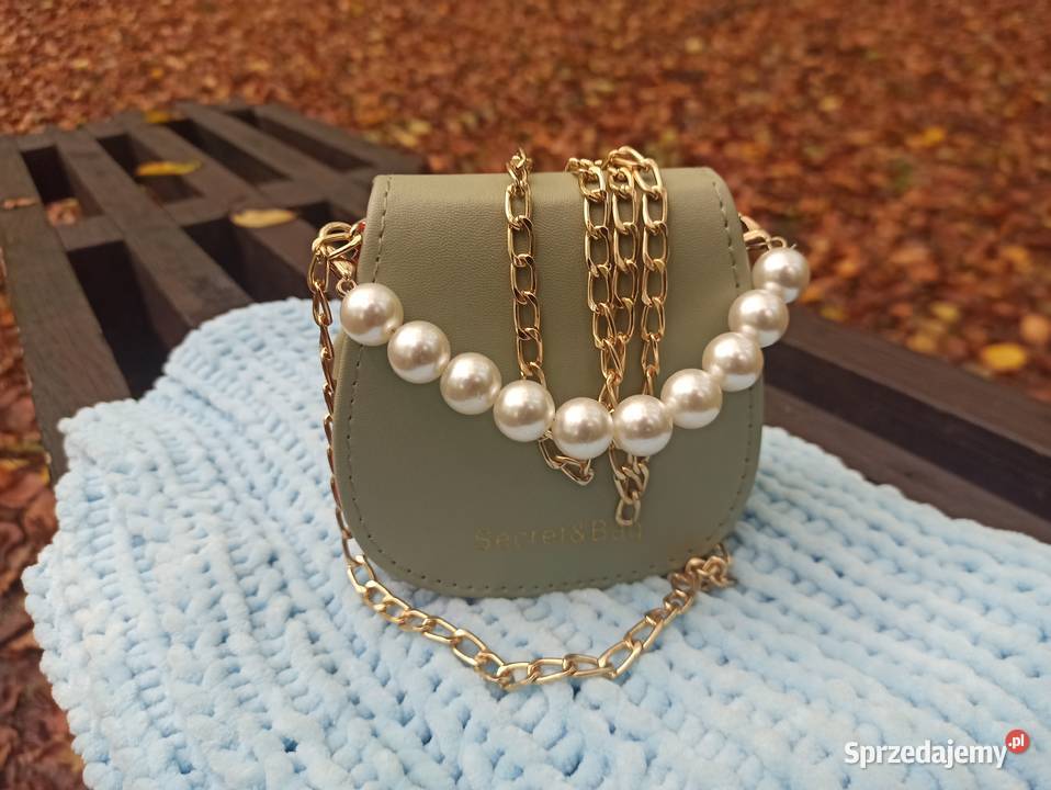 Oliwkowa zielona torebka półokrągła z Warszawa