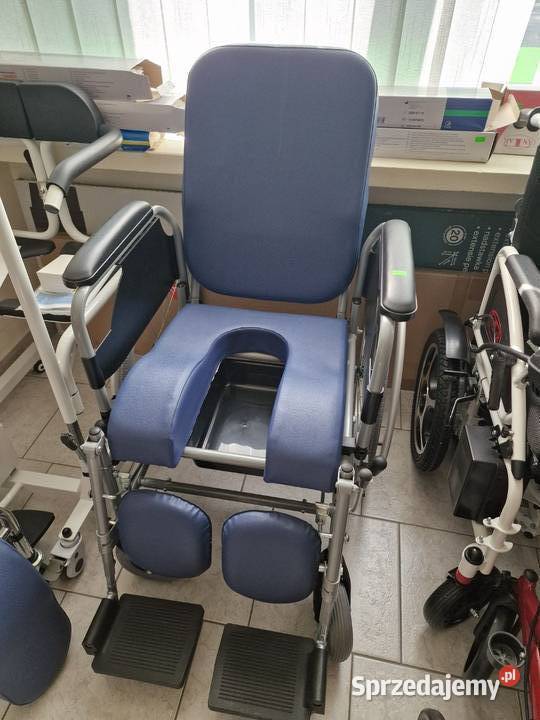 Wózek z funkcją toalety i odchylanym oparciem Sprzęt rehabilitacyjny i ortopedyczny Kielce