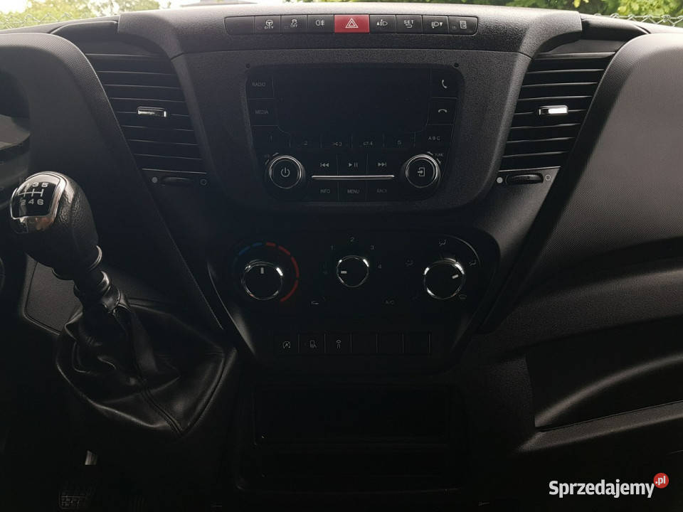 Iveco Daily KONTENER NISKOPODŁOGOWY 443x223x242 Poręba sprzedam