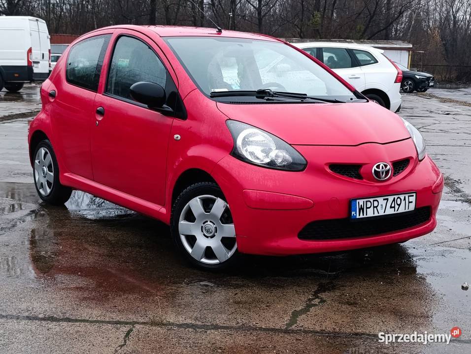 Salon PolskaNiski przebieg 5d 10 VVTi 68 Warszawa sprzedam