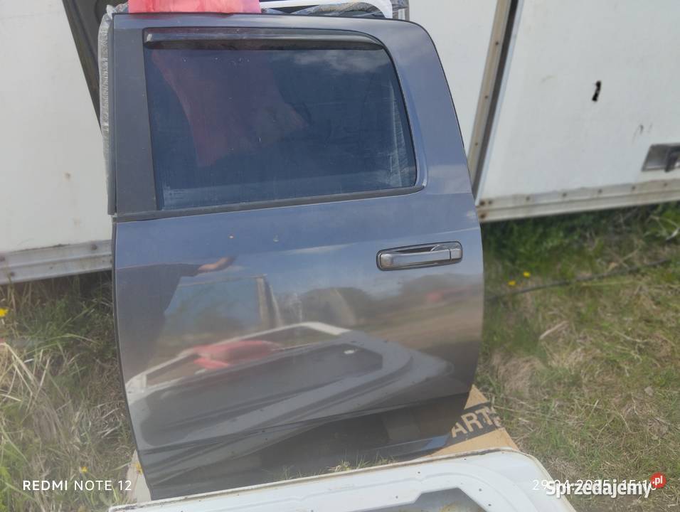 Drzwi Dodge ram 1500 lV generacja 2092018 V Rok produkcji 2017 Mojusz sprzedam
