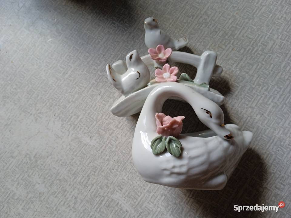 Dwie porcelanowe figurki gołębie i łabędź wielkopolskie Koźminek