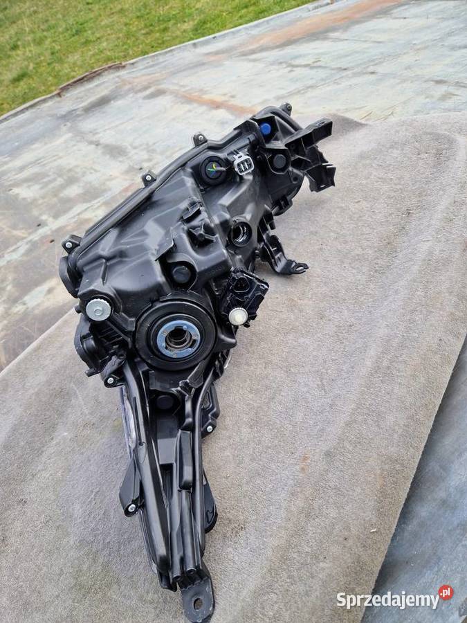 Toyota Corolla E21 sedan reflektor ORG EU prawe Mielec