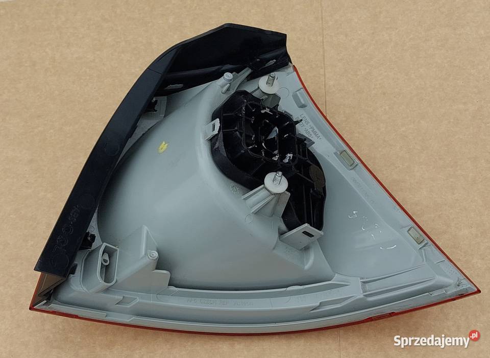LAMPA LEWA TYŁ TYLNA VW GOLF V 1K6945111C Lampy tylne Mielęcin sprzedam
