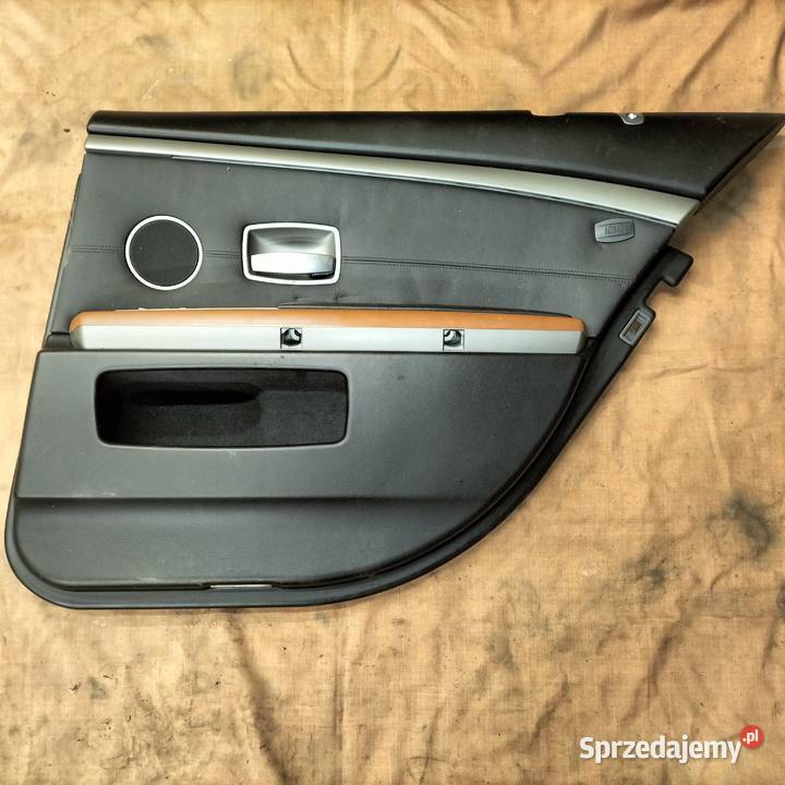Boczek drzwi prawych tylnych czarna skóa NASCA Poręba