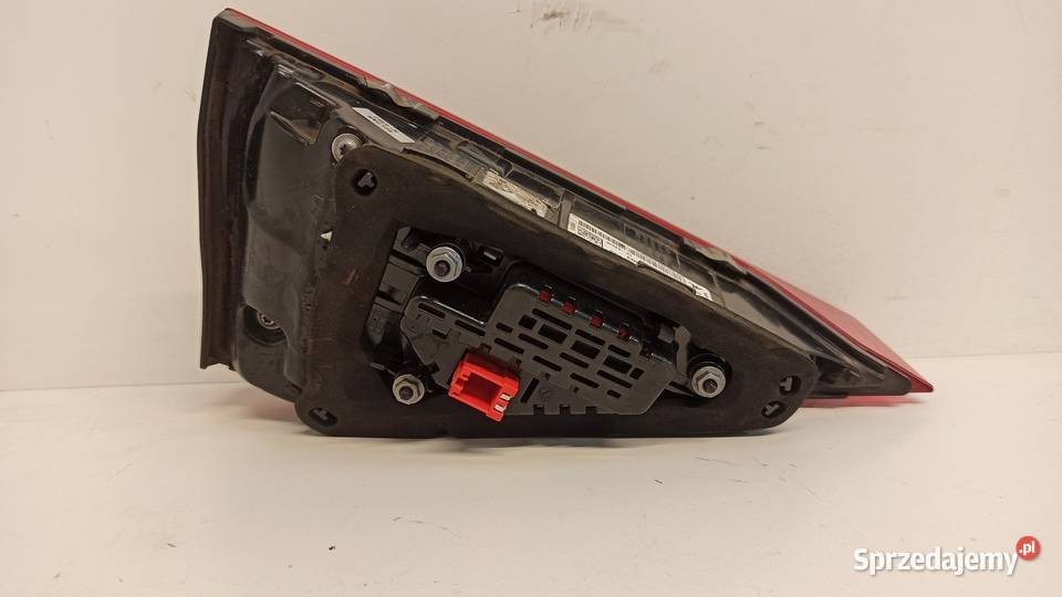 AUDI A1 LAMPA PRWY TYŁ W KLAPE 82A945094C