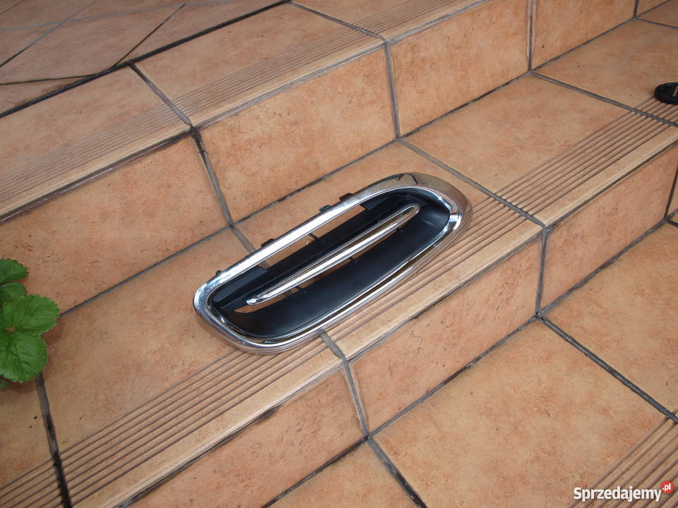 Nissan Micra grill chrom atrapa przód prawa 2000 Kalisz