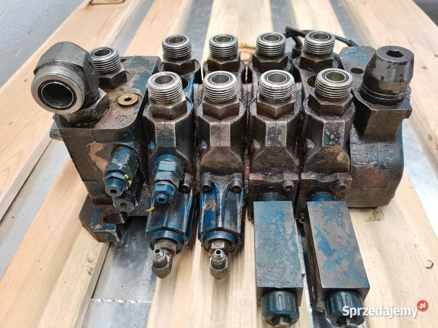 Holland LM 732 Rozdzielacz hydrauliczny Rexroth Pozostałe wielkopolskie Wilkowo