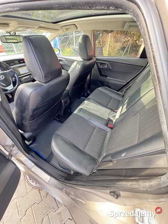 Toyota Auris hybryda 18 bogate wyposażenie gniazdo AUX mazowieckie Dobczyn