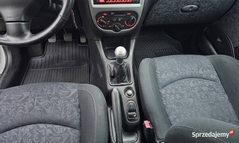 Zadbany Peugeot z gazem lpg welurowa tapicerka