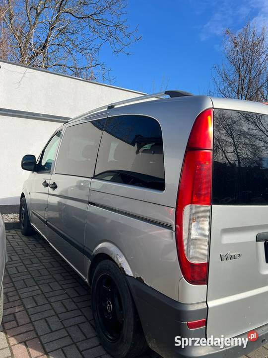 Syndyk sprzeda samochód osobowy van marki