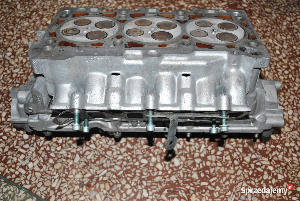 Głowica cylinfrów prawa AUDI A4B5 A6C5 A8D2 Poręba