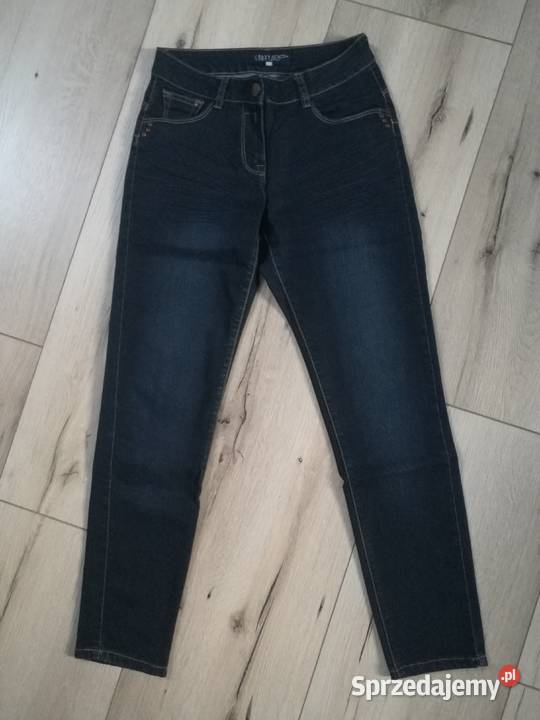 Damskie spodnie z ciemnego denimu w idealnym Dębica