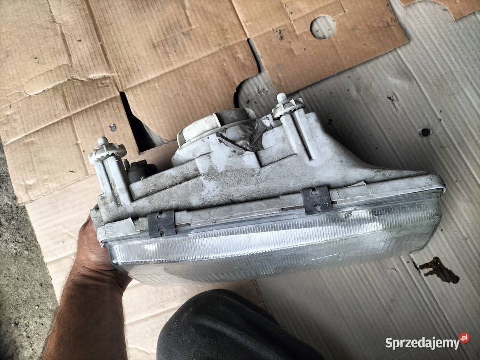 LAMPA PRZÓD PRZEDNIA PRAWA REFLEKTOR Skoda Kamień-Kolonia