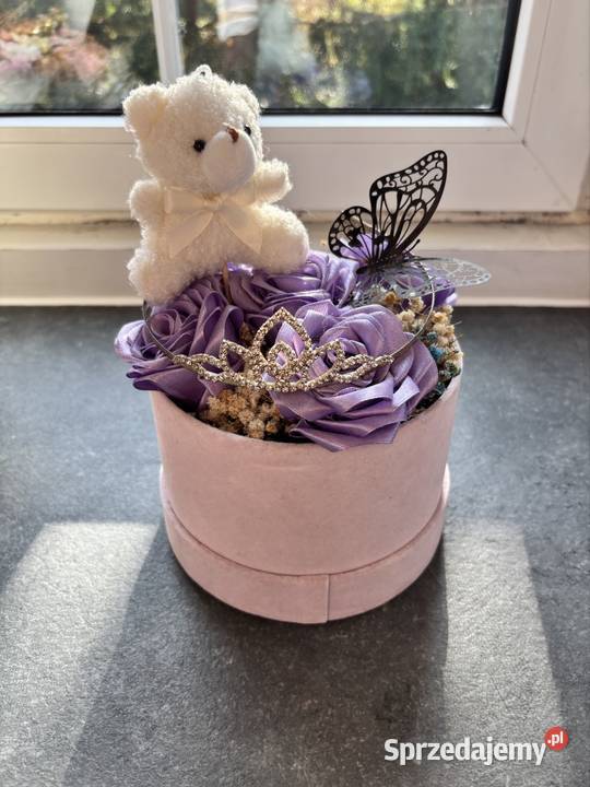 Bukiet fioletowy ze wstążek Flower box Kikół
