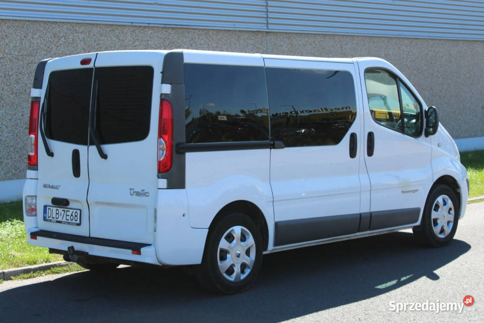 Renault Trafic 20 DCi 115 8 osobowy 3x klima 198 centralny zamek